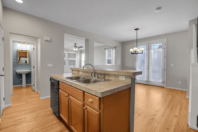 Building Photo - Central Park HOUSE for rent! 2 BLOCKS TO STANLEY MARKETPLACE