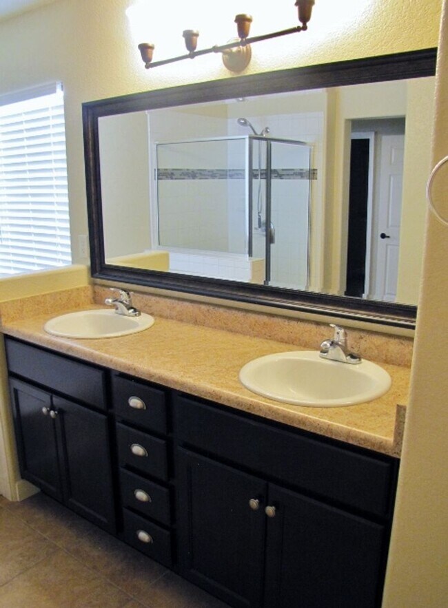 Building Photo - 5BR/2.5BA/3CG, 2808 sq.ft. home in Reflections at Valiente subdivision, Sierra Vista, AZ