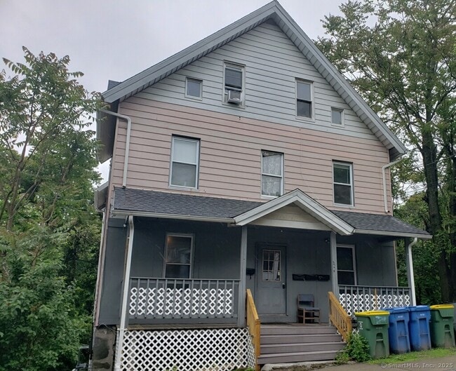 Primary Photo - 1235 Bank St