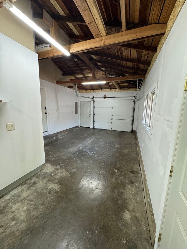 Building Photo - Beautifully Renovated 3 Bedroom ~ 2 Bathro...