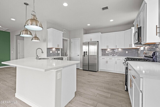 Building Photo - 7348 Mule Team Dr