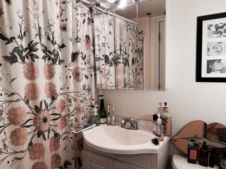 Building Photo - 12 Stoneholm St