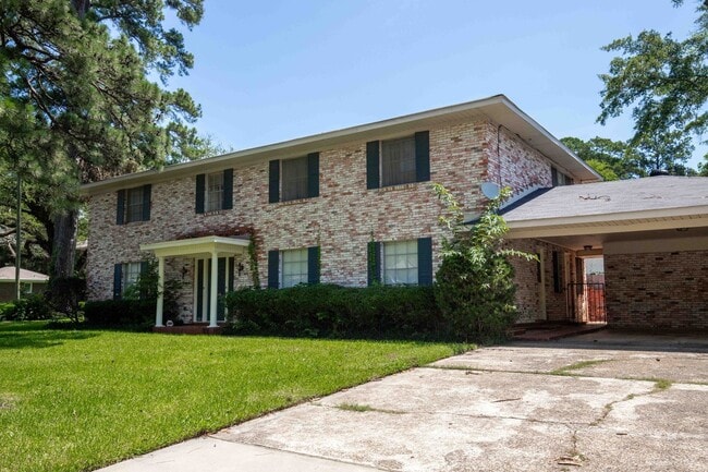 Primary Photo - Charming 2 bedroom/2 bathroom Downstairs Unit