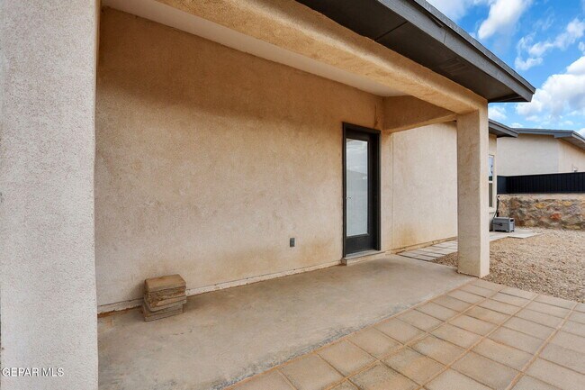 Building Photo - 14940 Jack White Ave