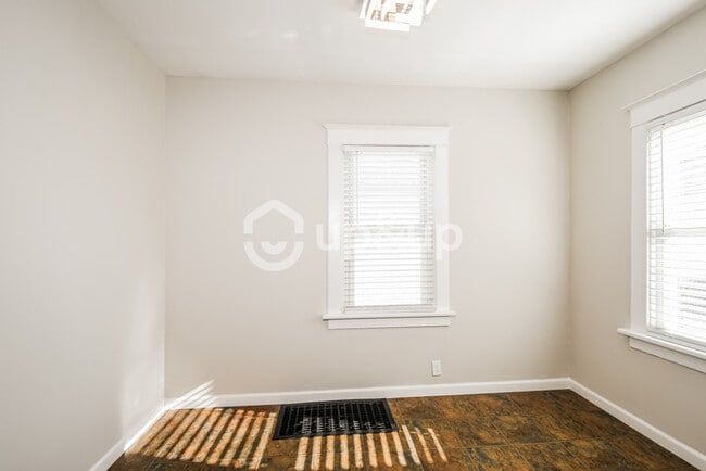 Building Photo - Fantastic 2bd/1ba home! Let yourself in!