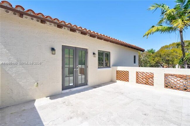 Building Photo - 519 Alhambra Cir