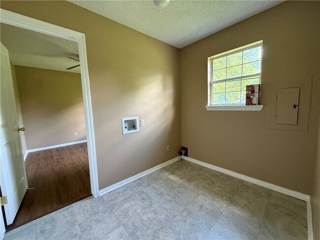 Building Photo - 2446 Ridgeway Loop