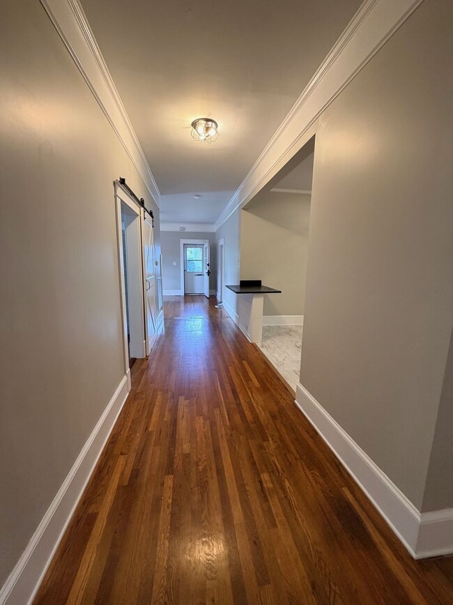 Building Photo - 205 Saluda St