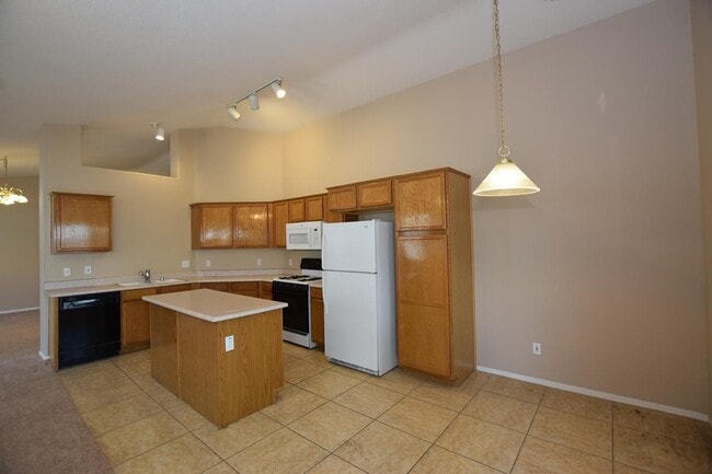 Building Photo - Beautiful Single Story Three Bedroom Home!