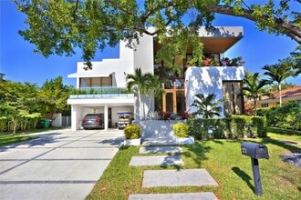 Building Photo - 121 Buttonwood Dr