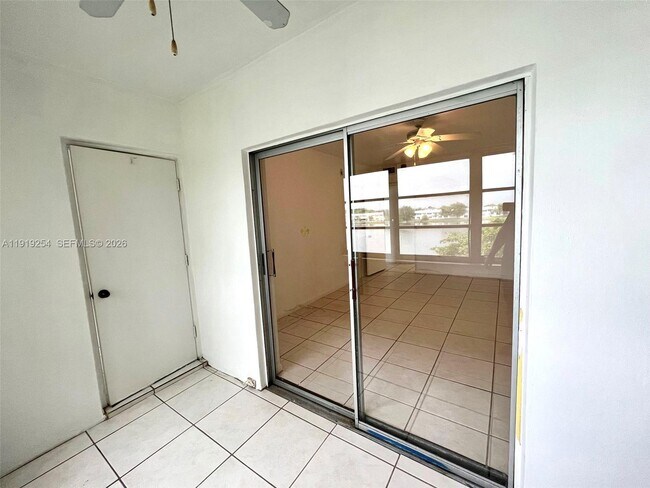 Building Photo - 18900 NE 3rd Ct