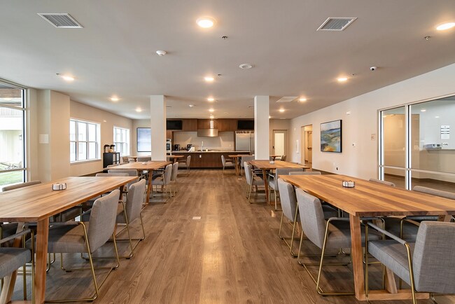 Building Photo - 2023 N Broadmoor Ave