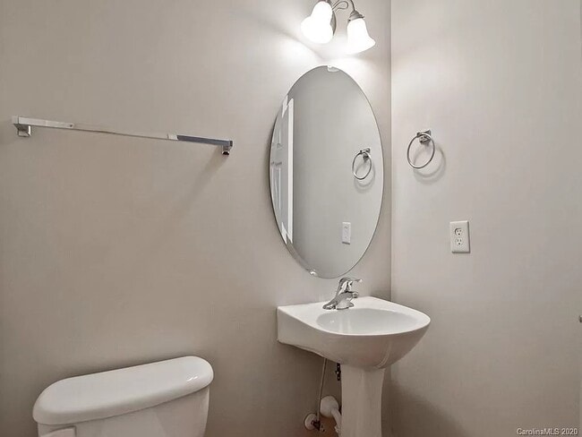 Building Photo - 660 Penn St