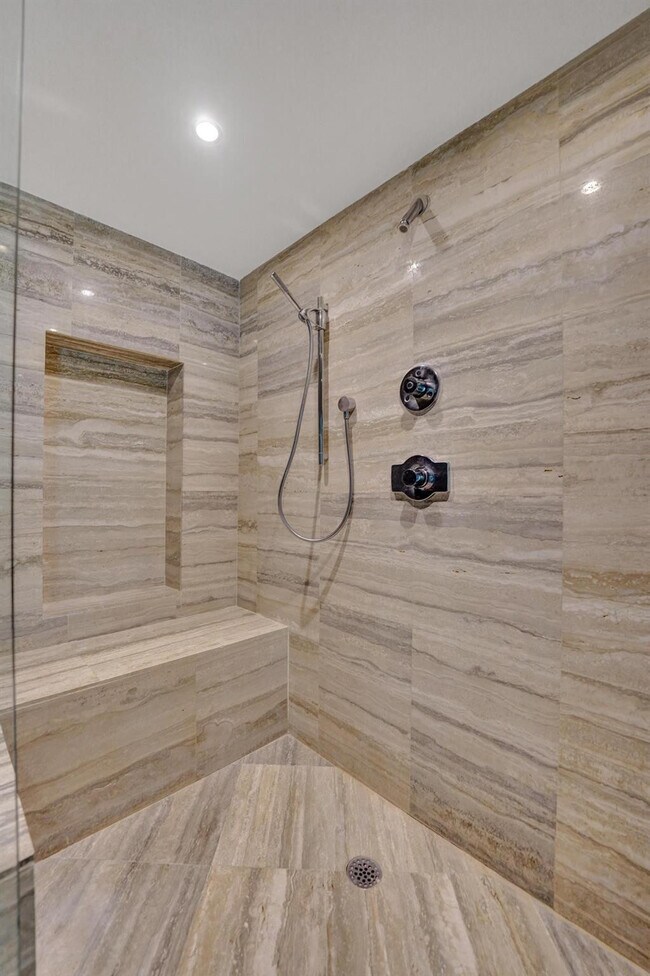 Building Photo - 101 S Fort Lauderdale Beach Blvd