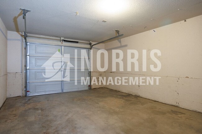 Building Photo - 15054 S Yava Rd