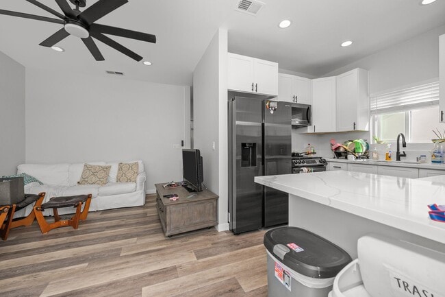 Building Photo - Spacious turfed yard!