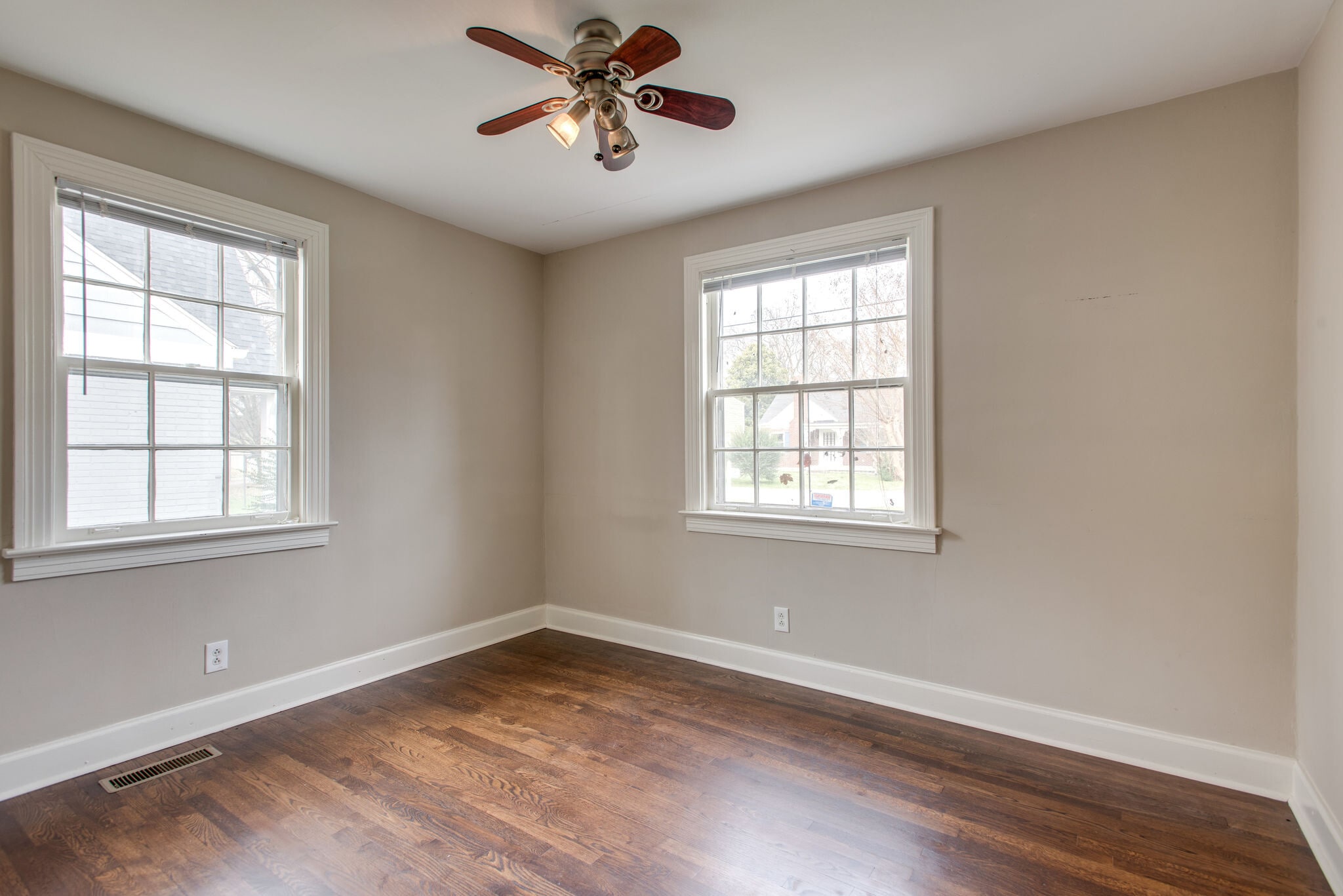 Building Photo - 253 Thuss Ave