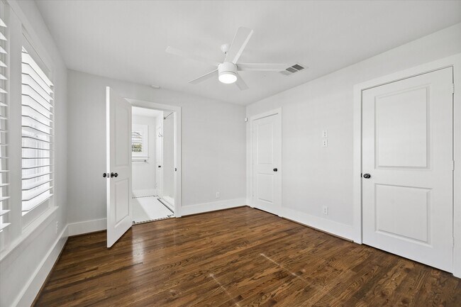 Building Photo - 1062 W 41st St