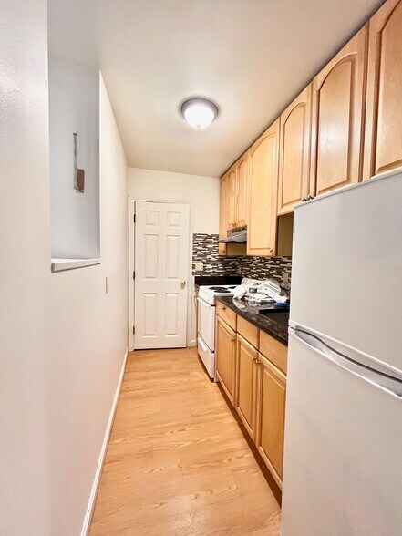 Primary Photo - 2 Shepherd Ave