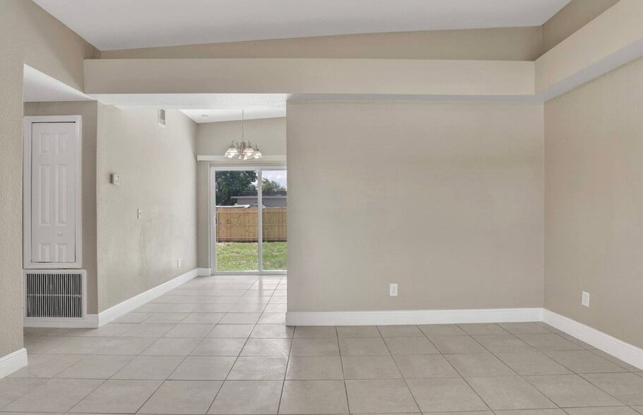 Building Photo - 3013 Rollman Rd