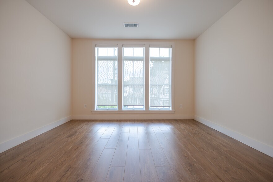 Building Photo - 308 Columbus Ave