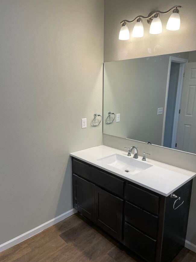 Building Photo - 4 bed 2 bath 2 Car Garage! 1/2 off 1st Months Rent!!