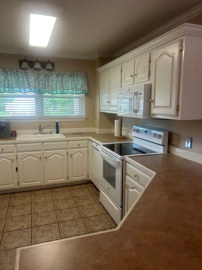 Building Photo - 1611 Roe's Ridge