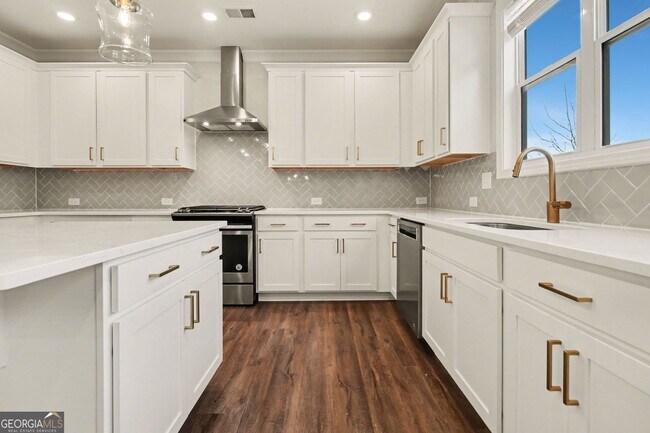 Building Photo - 545 Cresentry Brook