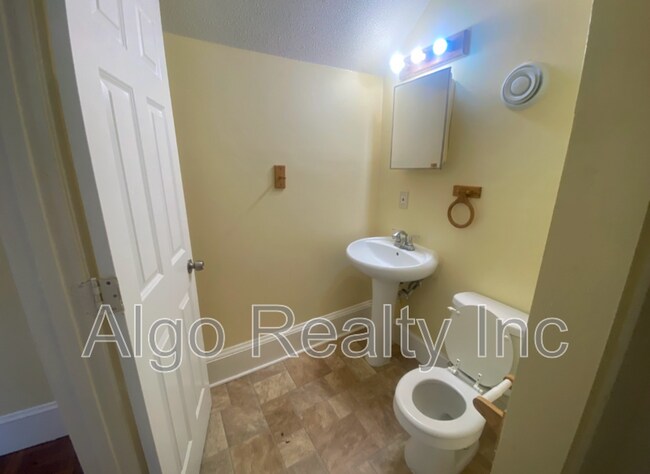 Building Photo - 2117 N Ilion Ave