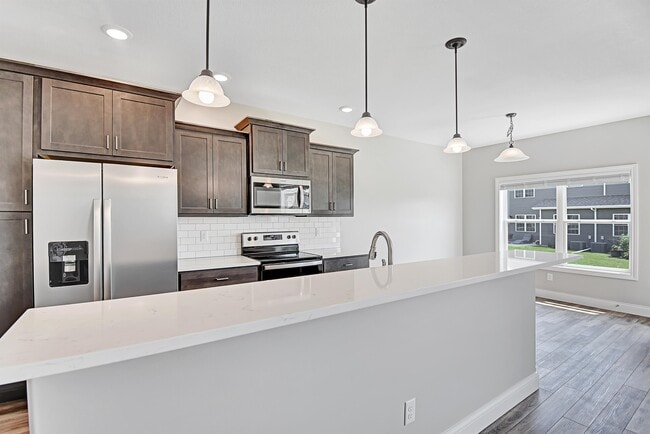Building Photo - 1202 Heather Dr