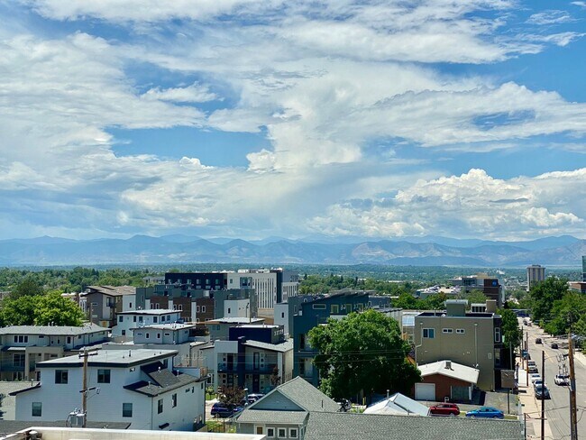 Building Photo - WOW!  Top Corner, 2 bed, 2 bath