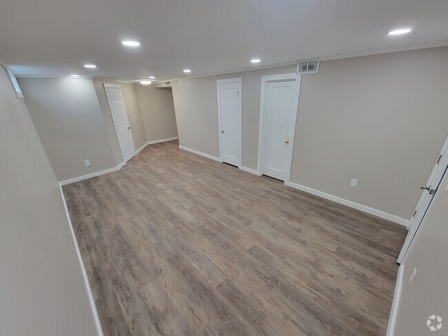 Building Photo - 826 Avenue D