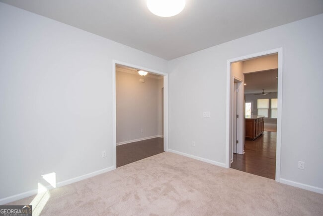 Building Photo - 147 Soundview Trce
