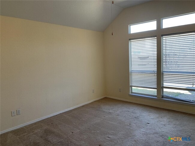 Building Photo - 2708 Butterfly Dr