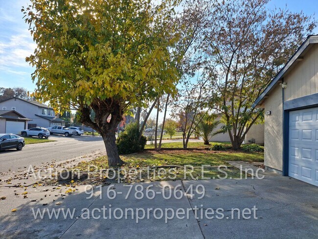 Building Photo - Antelope R.V. Parking, Single Story: Large Yard: RV Parking: 3 Bed, 2 Bath - Foothill Farms/Antelope