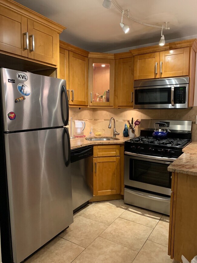 Building Photo - 111-26 66th Ave