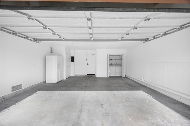 Building Photo - 1225 E Palm Dr