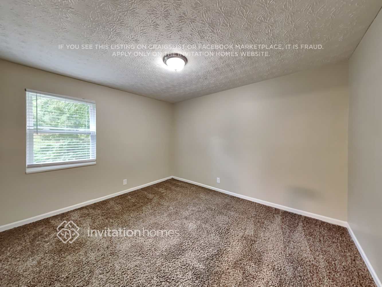 Building Photo - 940 Woodbridge Dr NE
