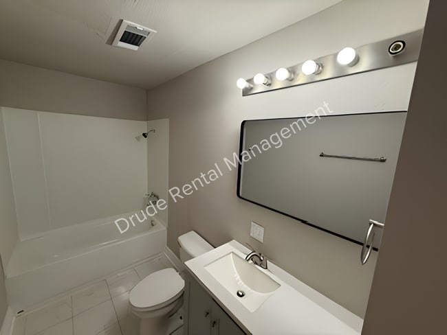 Building Photo - Remodel and Charming Home