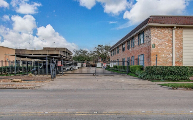 Building Photo - 845 Augusta Dr