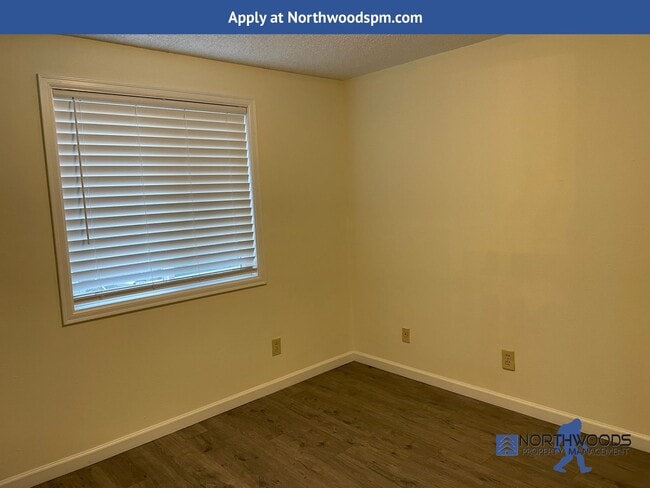 Building Photo - Very Nice 2 Bedroom 2 Bath Front duplex-All Utilities Include except Power