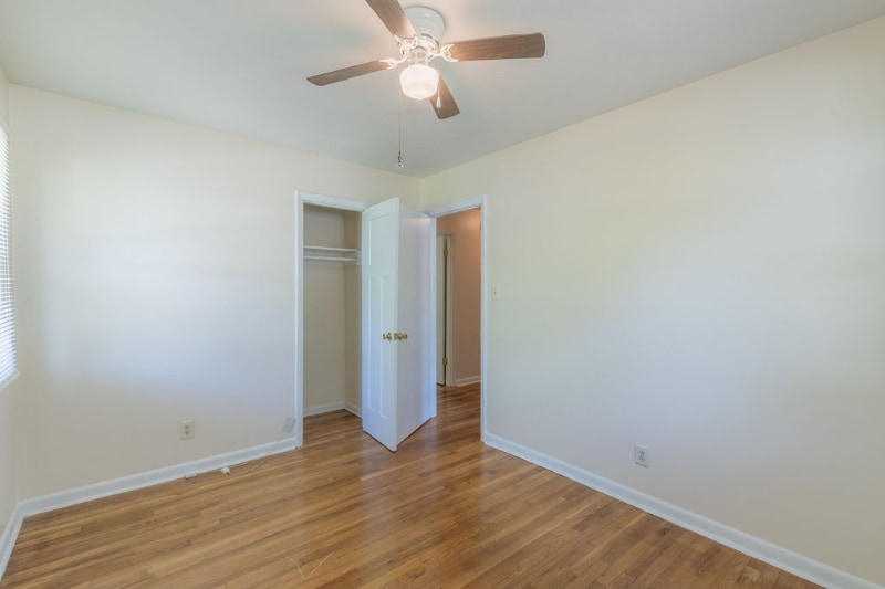 Building Photo - 925 Fleetwood Dr