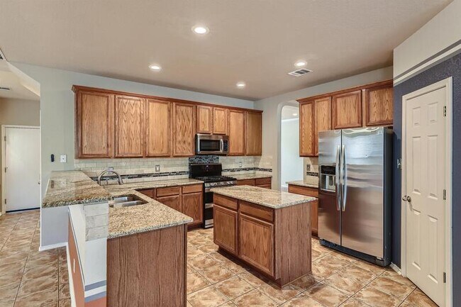 Building Photo - 8803 Redwood Bend