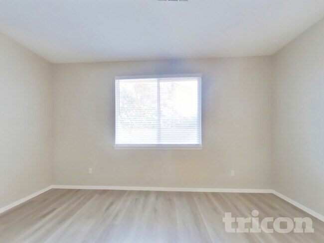 Building Photo - 733 Pino Ave