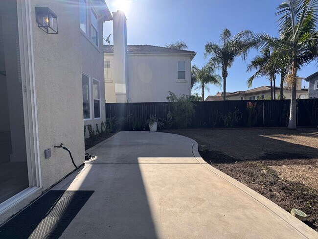 Building Photo - Newly Renovated Modern 3-Bedroom Home with...