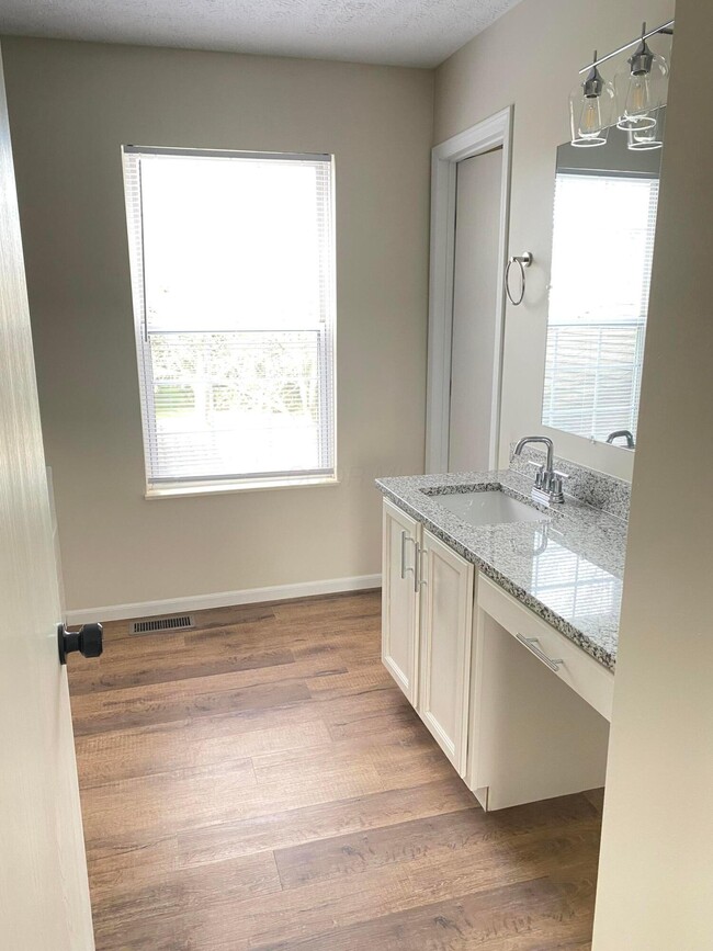 Building Photo - 6089 Pirthshire St