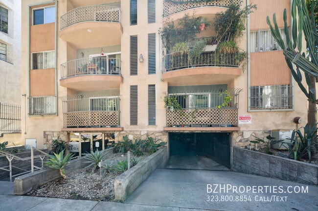 Building Photo - 7030 Lanewood Ave