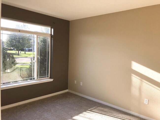 Building Photo - Beautiful 2 Bed, 2 Bath Condo in Great Location!