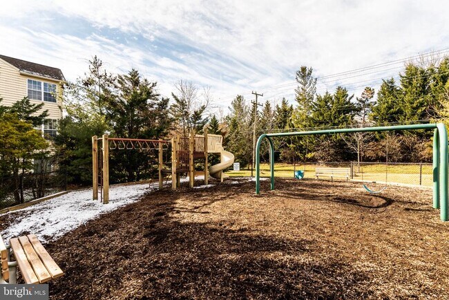 Building Photo - 2507 James Maury Dr