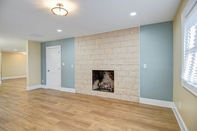 Building Photo - FOR RENT VIRGINIA BEACH